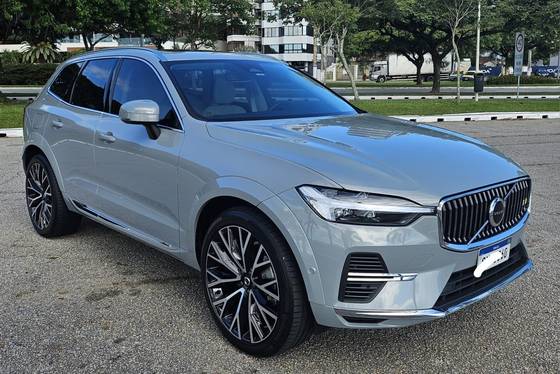 VOLVO XC60 2.0 T8 RECHARGE PLUS AWD GEARTRONIC